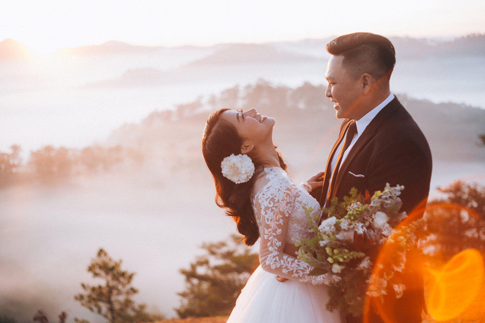 Bộ ảnh cưới đôi trẻ chị ơi, anh yêu em chênh nhau 50 kg và 30 cm